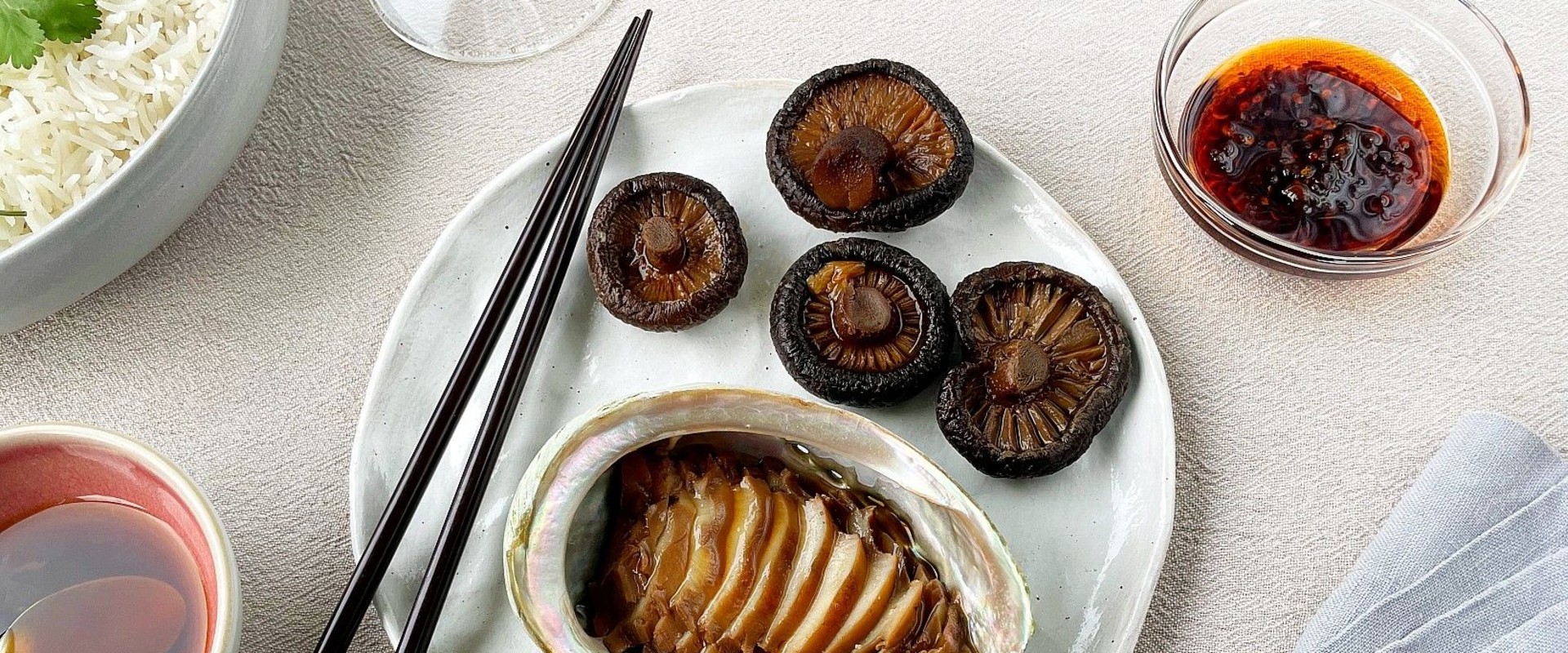 Steamed Abalone with Soy Sauce and Rice Wine Recipe: A Delicious and Authentic Chinese Dish